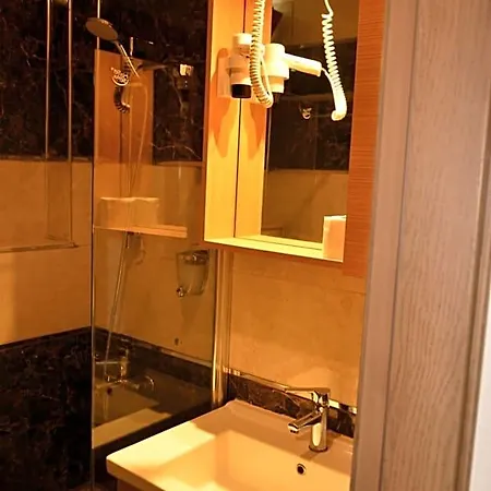 Pure Diamond Hotel